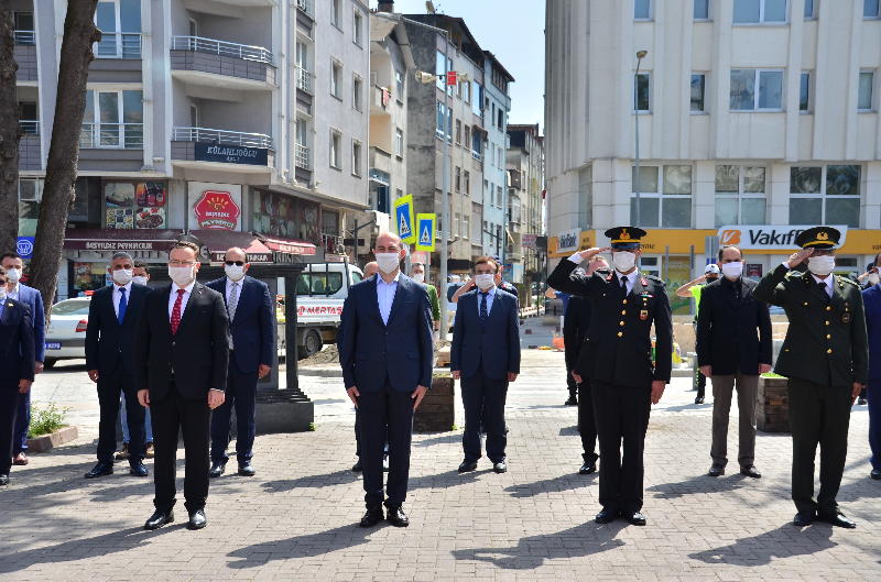 Terme’de sosyal mesafeli 19 Mayıs töreni