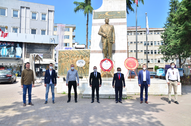 Terme’de sosyal mesafeli 19 Mayıs töreni