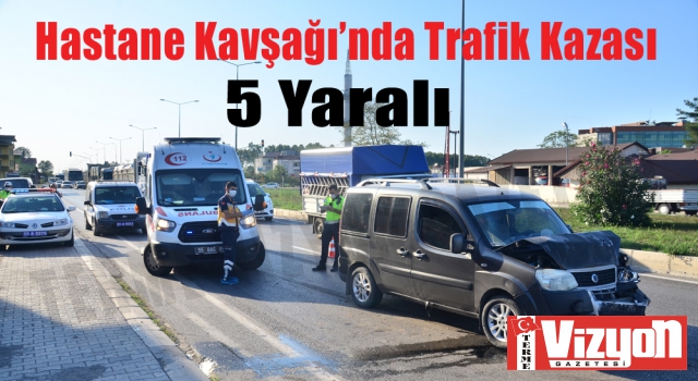 Hastane Kavşağı’nda Trafik Kazası: 5 Yaralı