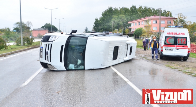 Terme’de özel harekat polislerinin aracı devrildi