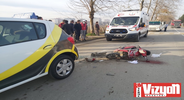 Motosiklet sürücü adayı aracına çarptı: 1 yaralı