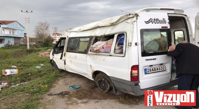 Terme’de minibüs devrildi: 3 yaralı