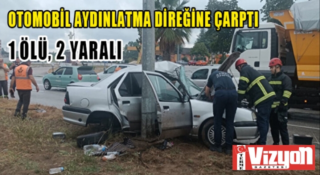 Otomobil aydınlatma direğine çarptı: 1 ölü, 2 yaralı