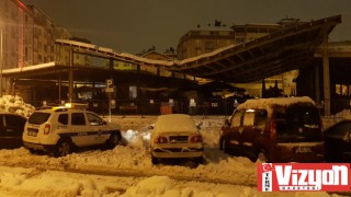 Terme’de pazar yeri çatısı çöktü