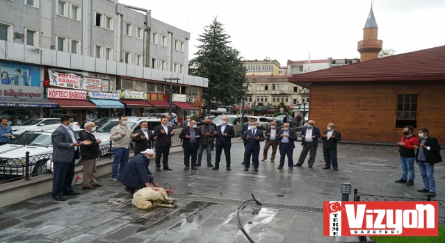 Açılışı yapılan Terme Pazar Cami’nde ilk cuma namazı kılındı