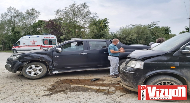 Terme’de hastaneye giderken kaza geçirdiler: 2 yaralı