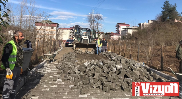 Salıpazarı’nda yol yapım çalışmaları devam ediyor