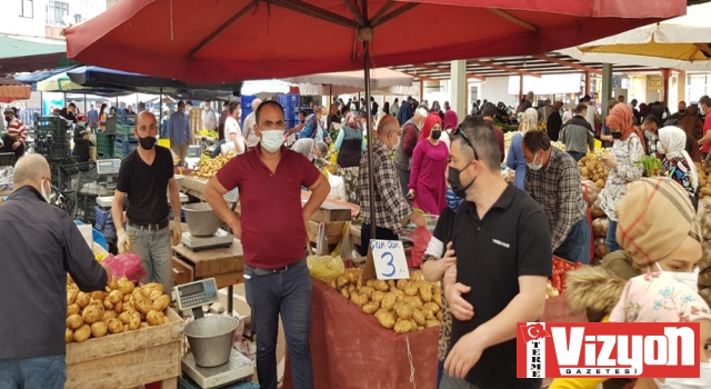 Terme halk pazarında korkutan yoğunluk