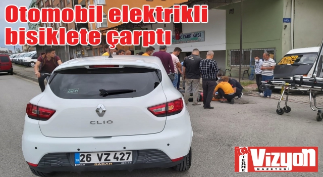 Otomobil elektrikli bisiklete çarptı