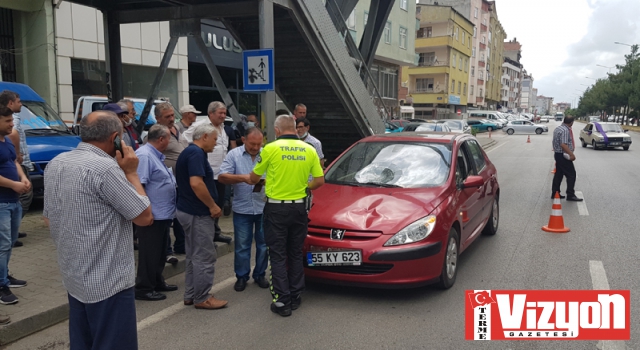 Terme’de üst geçidi kullanmadı, otomobil çarptı