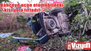 Bahçeye uçan otomobildeki 2 kişi yola fırladı!